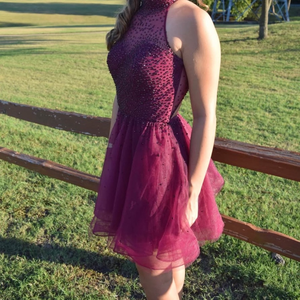 Elegant Burgundy Sleeveless Dress